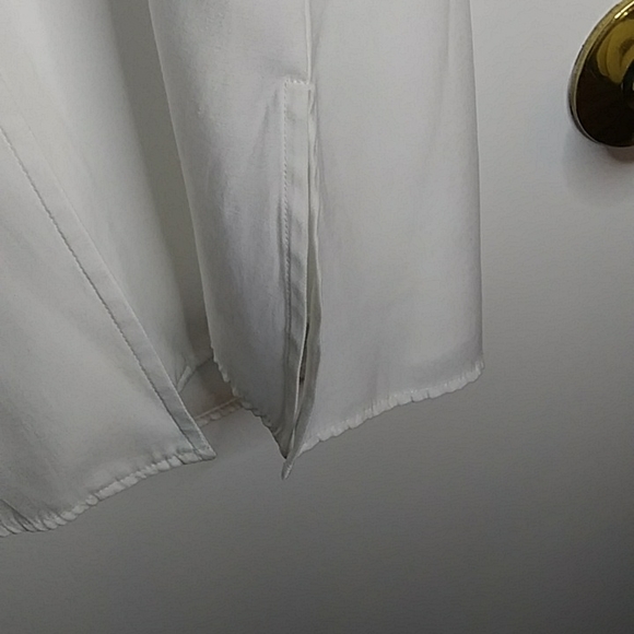 Joanna White Sleeveless Blouse. Size M - Picture 5 of 7